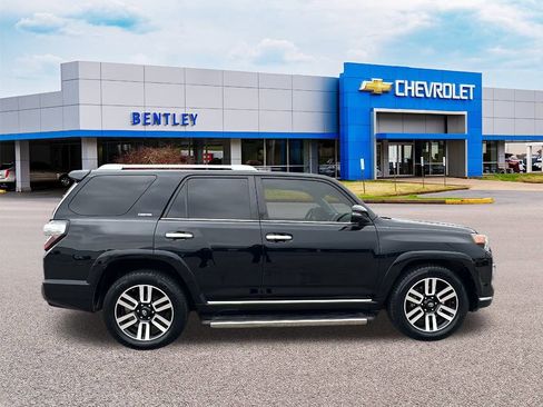 Used 2016 Toyota 4Runner SR5 image 6