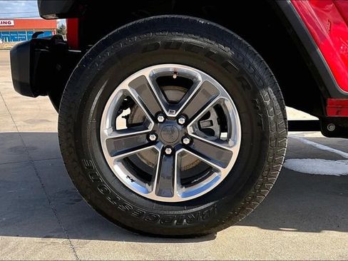 Used 2020 Jeep Wrangler Unlimited Sahara image 9