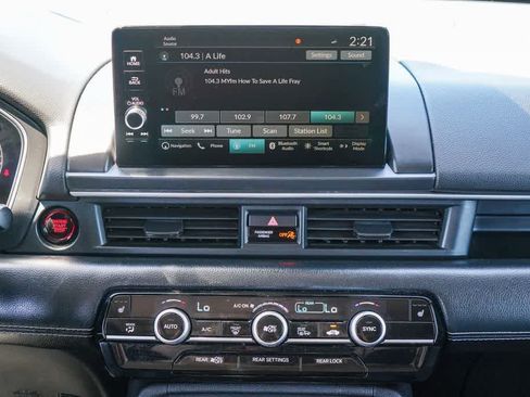 Used 2024 Honda Pilot Touring image 11