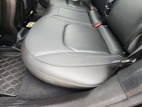 Used 2016 Jeep Renegade Limited image 28