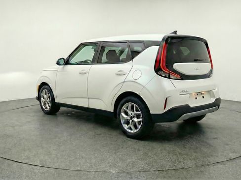 Used 2025 Kia Soul LX w/ LX Technology Package image 6