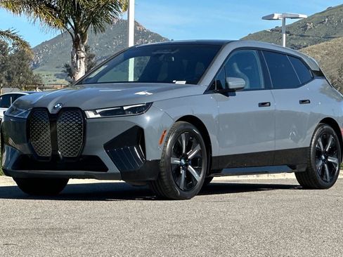 Used 2023 BMW iX xDrive50 w/ Premium Package image 7