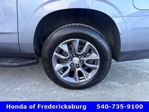 Used 2022 Chevrolet Suburban LT w/ Luxury Package image 11