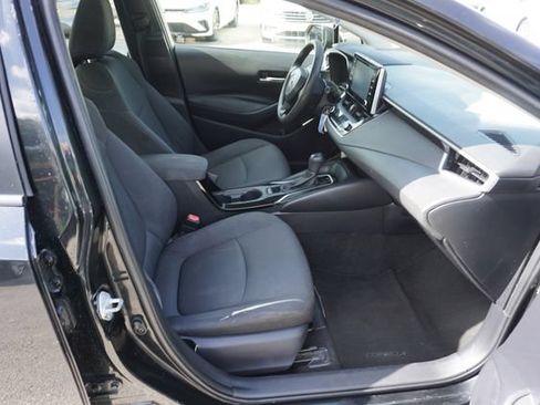 Used 2020 Toyota Corolla LE FWD image 3