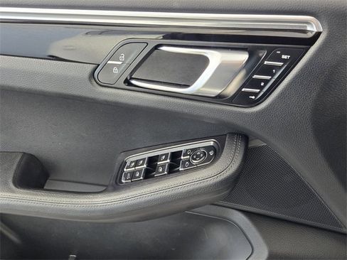Used 2022 Porsche Macan S image 27