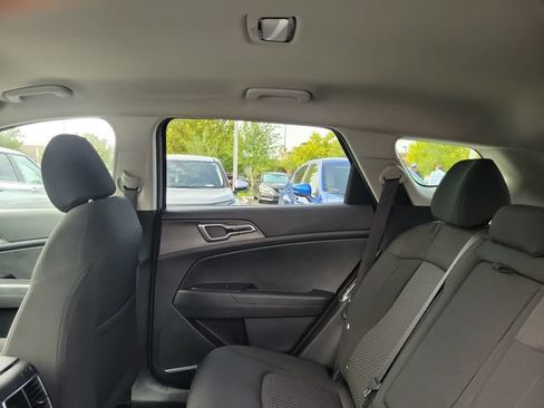 Used 2024 Kia Sportage LX FWD image 9