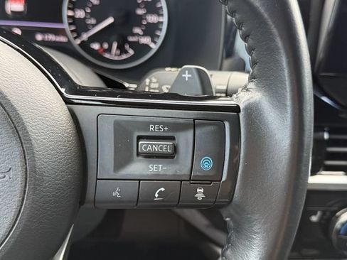 Used 2022 Nissan Pathfinder SV AWD/4WD image 19
