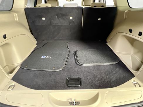 Used 2022 Jeep Grand Cherokee Laredo E image 24