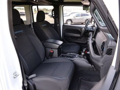 Used 2024 Jeep Wrangler Unlimited Rubicon 4xe AWD/4WD image 27