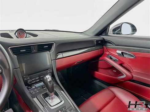 Used 2019 Porsche 911 Turbo image 17