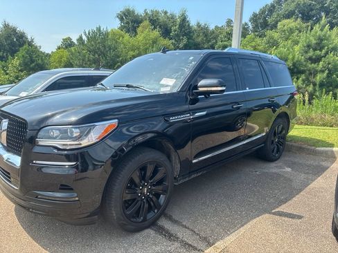Used 2024 Lincoln Navigator Reserve AWD/4WD image 4