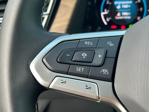 Used 2025 Volkswagen Atlas SE w/ Panoramic Sunroof Package image 26