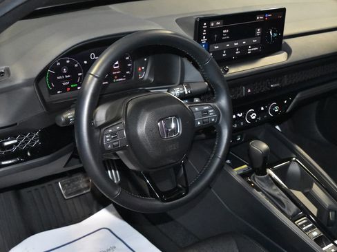 Used 2025 Honda Accord Sport image 2