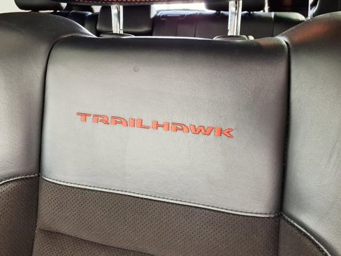 Used 2020 Jeep Grand Cherokee Trailhawk image 16