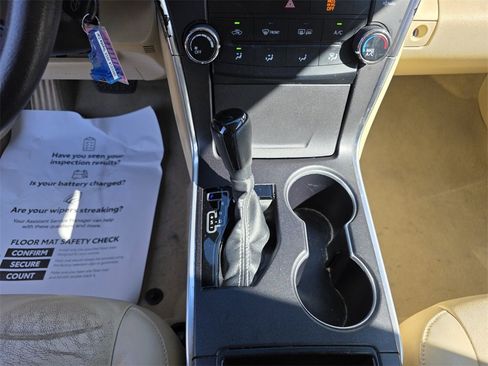 Used 2015 Toyota Camry LE image 26