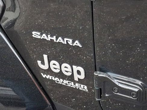 Used 2018 Jeep Wrangler Unlimited Sahara w/ Cold Weather Group AWD/4WD image 29