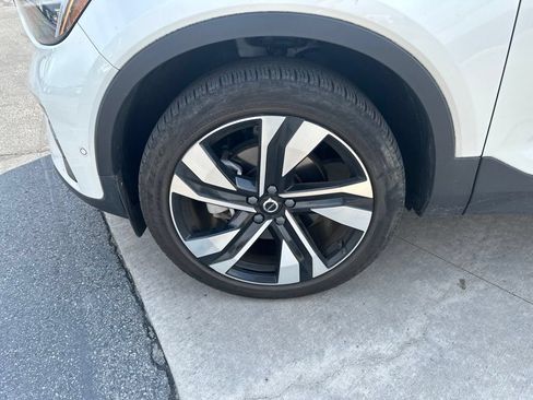 Certified 2024 Volvo XC40 B5 Ultimate w/ Protection Package Premier AWD/4WD image 9
