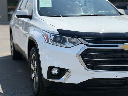 Used 2021 Chevrolet Traverse LT w/ LT Premium Package AWD/4WD image 9