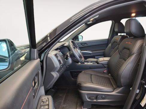 Used 2025 Nissan Pathfinder Rock Creek AWD/4WD image 23