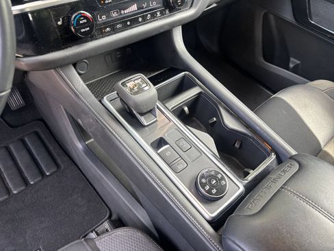 Used 2025 Nissan Pathfinder SV AWD/4WD image 44