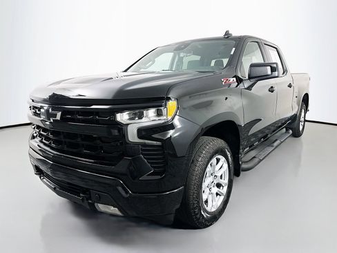Used 2022 Chevrolet Silverado 1500 RST w/ Convenience Package II AWD/4WD image 3