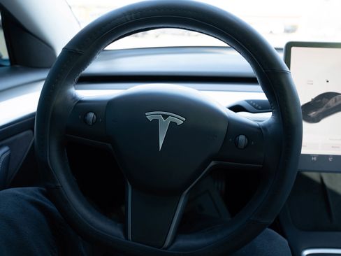 Used 2021 Tesla Model 3 Performance image 21