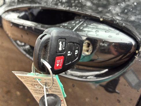 Used 2019 Toyota Corolla LE image 38