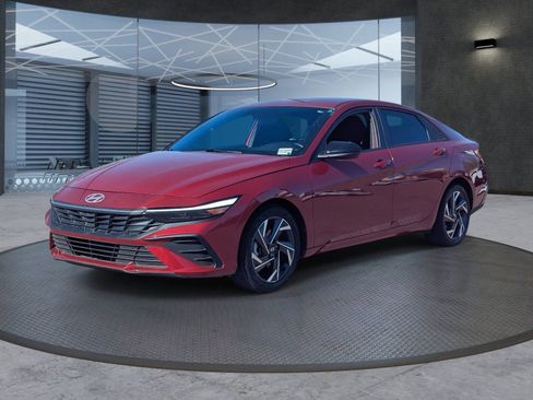 Used 2025 Hyundai Elantra Sport w/ Cargo Package image 2