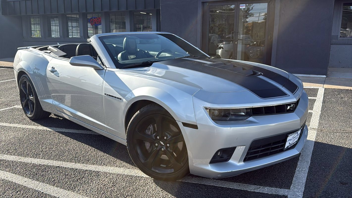 Used 2015 Chevrolet Camaro SS w/ RS Package RWD image 9
