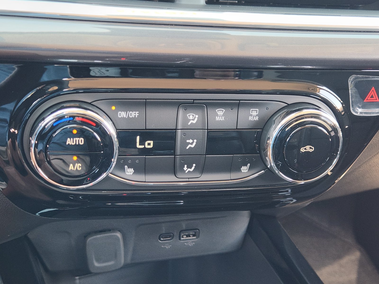 New 2026 Chevrolet Trax ACTIV w/ Driver Confidence Package FWD image 18