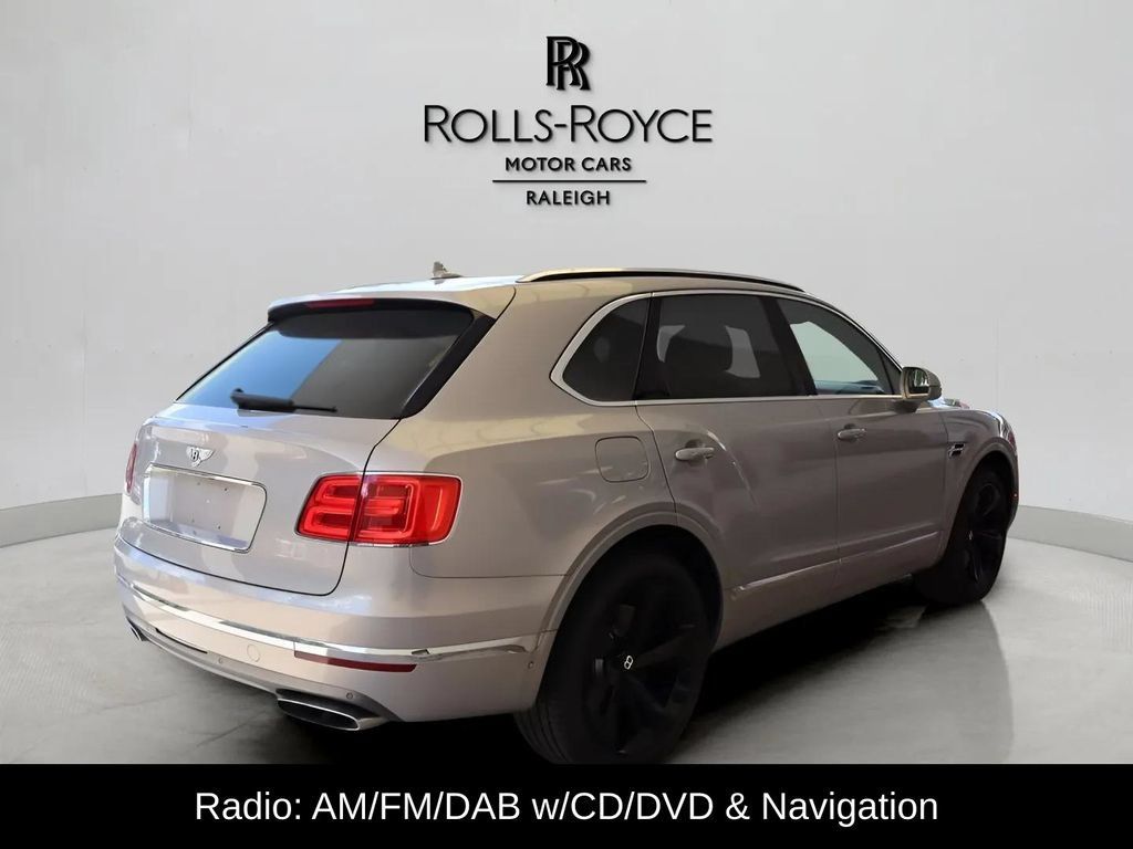 Used 2017 Bentley Bentayga AWD/4WD image 4