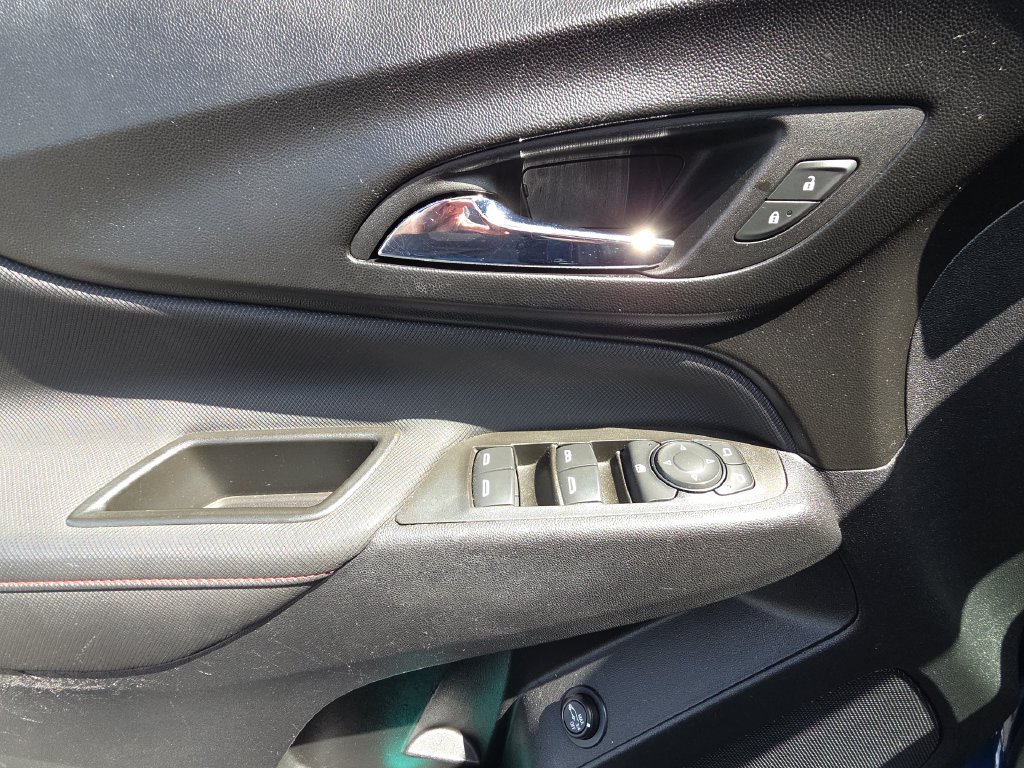 Used 2022 Chevrolet Equinox RS w/ LPO, Floor Liner Package FWD image 13