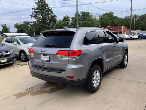 Used 2019 Jeep Grand Cherokee Laredo AWD/4WD image 9