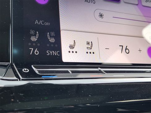 Used 2025 Volkswagen Atlas Peak Edition SE image 13