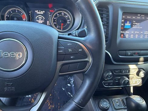 Used 2020 Jeep Cherokee Latitude Plus image 20