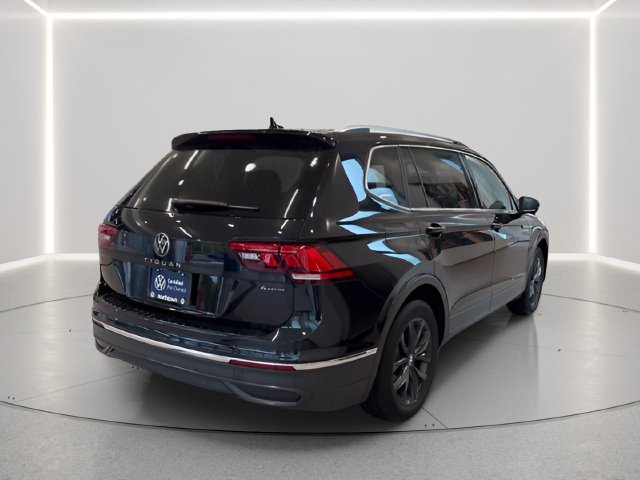 Used 2024 Volkswagen Tiguan SE w/ Panoramic Sunroof Package AWD/4WD image 12