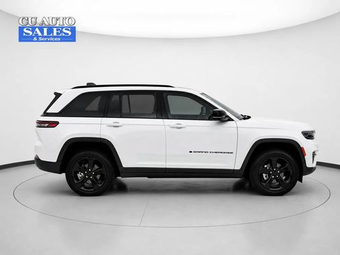 Used 2023 Jeep Grand Cherokee Altitude AWD/4WD image 8