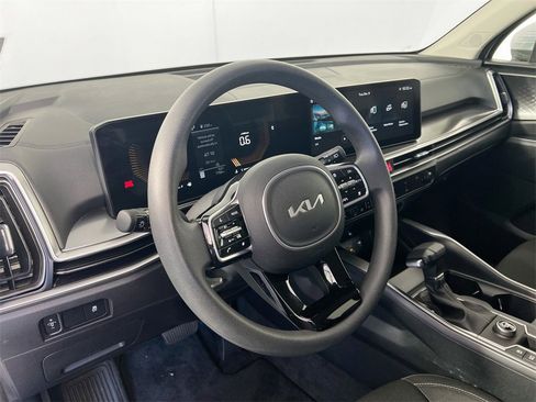Certified 2024 Kia Sorento LX image 10