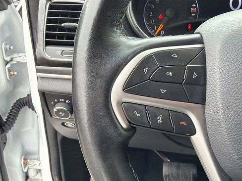 Used 2020 Jeep Grand Cherokee Overland RWD image 35
