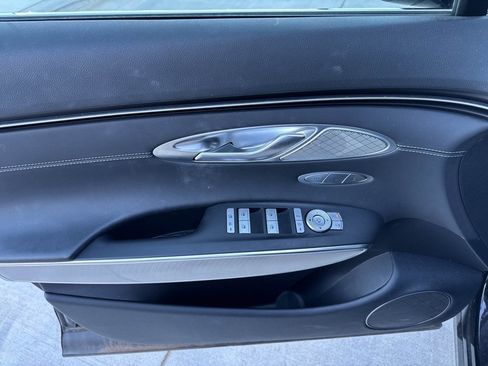 Used 2025 Genesis GV70 2.5T Select w/ Select Package image 17