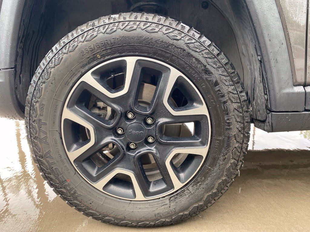 Used 2019 Jeep Compass Trailhawk w/ Leather Interior Group AWD/4WD image 6