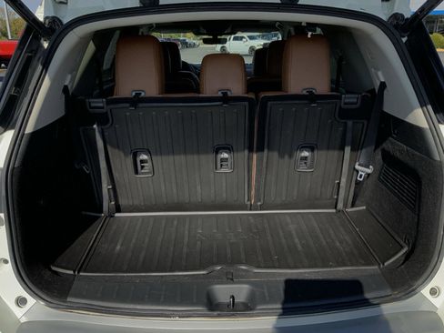 Used 2023 Nissan Pathfinder Platinum image 11