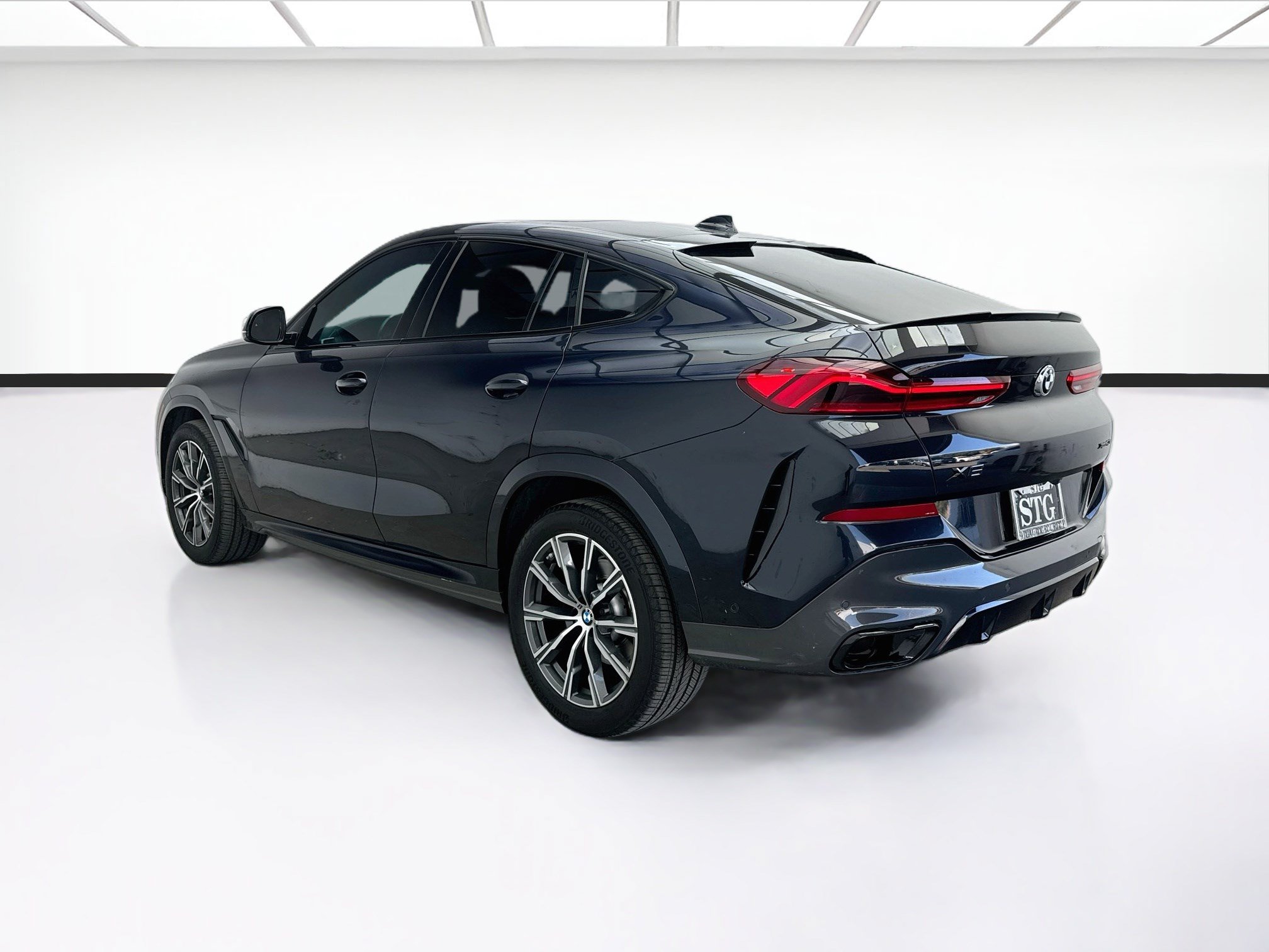 Used 2022 BMW X6 xDrive40i w/ Executive Package AWD/4WD image 6