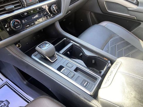 Used 2024 Nissan Pathfinder Platinum FWD image 15