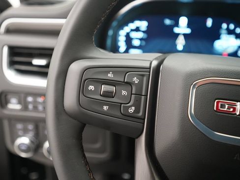 Used 2024 GMC Yukon XL AT4 AWD/4WD image 19