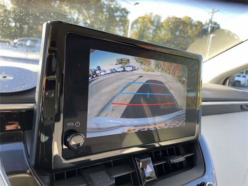 Used 2023 Toyota Corolla LE image 28