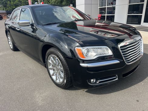 Used 2013 Chrysler 300 C image 2