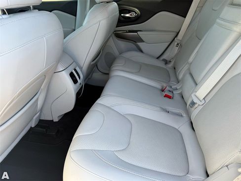 Used 2019 Jeep Cherokee Limited w/ Luxury Group image 26