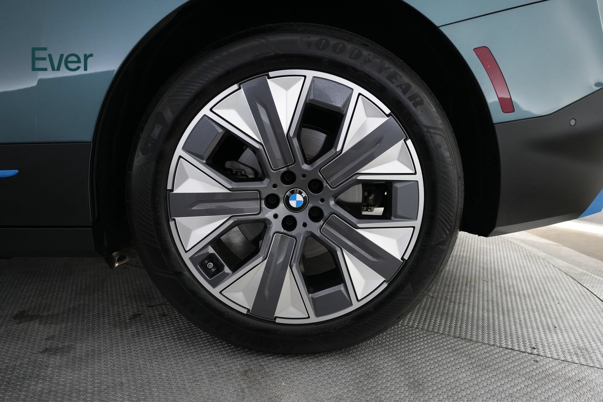 Used 2023 BMW iX xDrive50 w/ Convenience Package AWD/4WD image 9