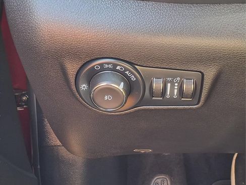 Used 2025 Jeep Compass Trailhawk AWD/4WD image 17